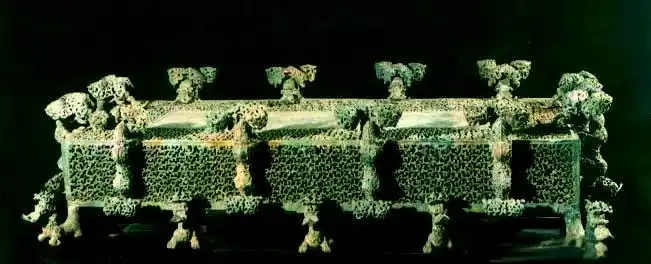 Cloud Pattern Bronze Jin (云纹铜禁) Henan museum